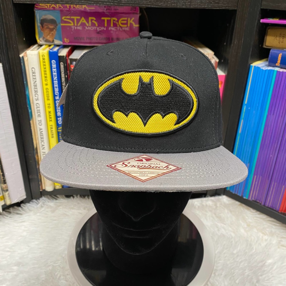 BATMAN BAT SIGNAL BLACK & GRAY SNAPBACK HAT "NWT"